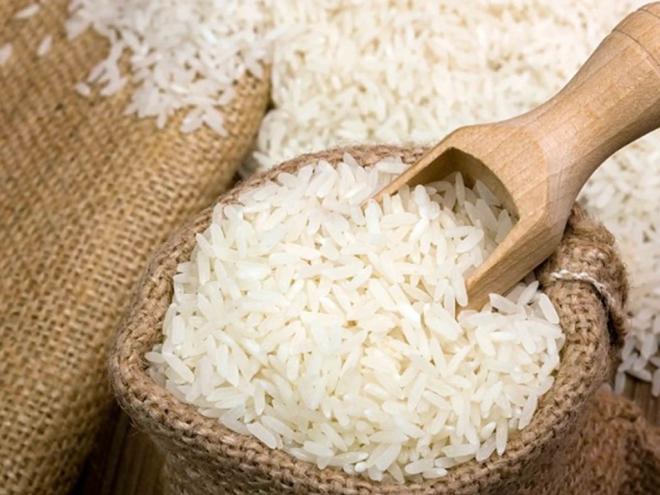 O arroz importado vai ser destinado ao setor varejista em geral e a proposta é que seja vendido a R$ 20 o pacote de 5 quilos; atualmente custa de R$ 25 a 42