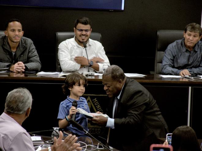 Jonathan Machado Catarino oferece aulas em uma ONG no Ana Moura