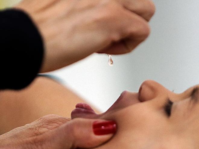Esta é a última campanha de vacinação com a gotinha; a partir do segundo semestre, os reforços serão aplicados por injeção