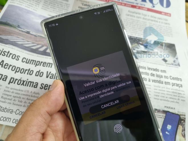 Bancos têm alertado aos clientes sobre os golpes aplicados com o uso de códigos nos celulares, mas ainda assim, casos são registrados frequentemente 