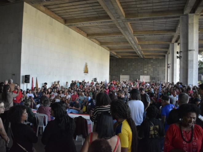 Servidores da capital e do interior vão se reunir no pátio da ALMG às 14h