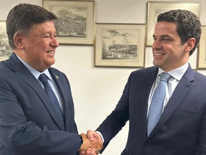 Carlos Viana (à esquerda) com Castellar Neto, primeiro suplente