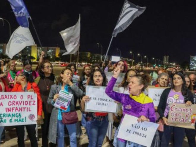 Ato contra o projeto de lei foi realizado na Esplanada dos Ministérios. Foto: Valter Campanato/Agência Brasil
