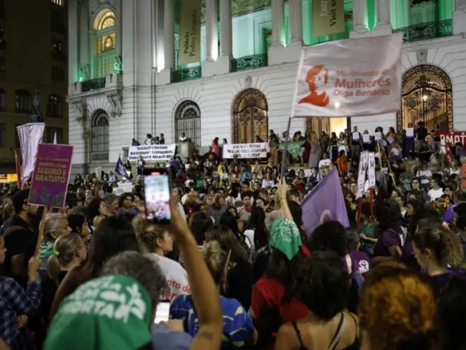 Protesto contra o PL 1904/24 reuniu mulheres na Cinelândia. Foto: Fernando Frazão/Agência Brasil