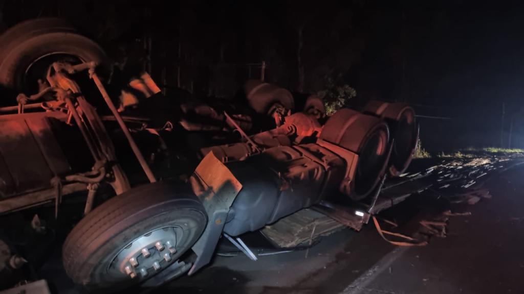 Quando socorristas chegaram, encontraram o motorista já sem vida 