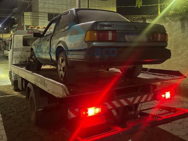 O Ford Verona foi removido ao pátio credenciado pelo Detran, após ser encontrado no bairro Limoeiro