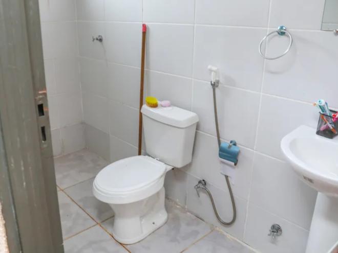Empregada era restringida ao uso de banheiro e passava por rigor excessivo na cobrança de metas