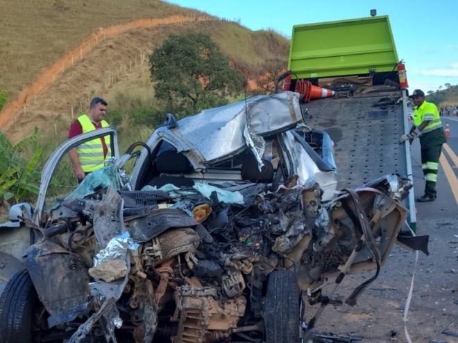 Motorista fazia uma ultrapassagem quando colidiu com ônibus de viagem