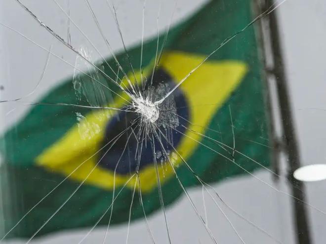 Criminosos fugiram do Brasil enquanto cumpriam medida cautelares