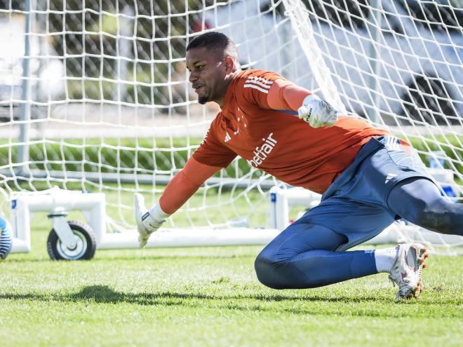 Goleiro Anderson é o atual titular da meta celeste