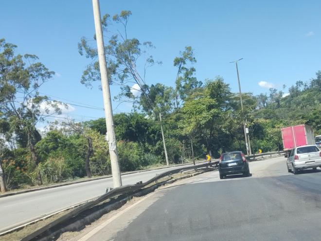 O Dnit também detalhou que, de forma paralela, todas as defensas metálicas (guard rails) estão sendo substituídas