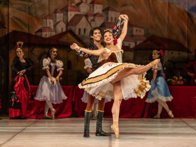 O ballet clássico entra em cartaz nesta sexta-feira à noite