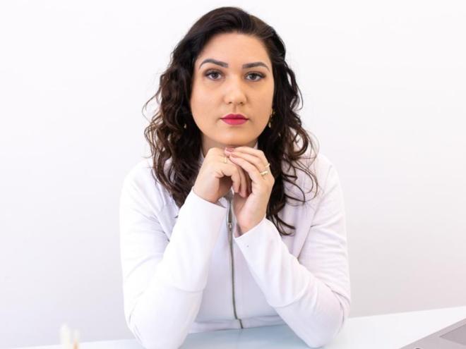 Fernanda Drumond é formada em Fisioterapia e especializou-se em escoliose