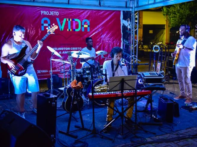 O projeto ''A Vida'' reúne o músico e amigos ao vivo