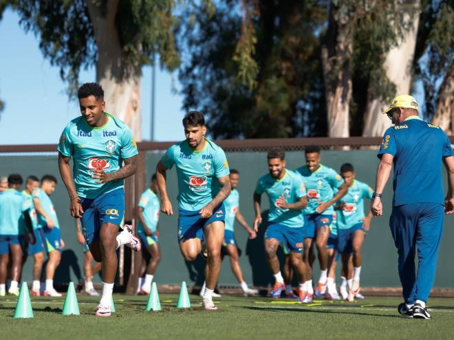 As seleções vão em busca da vitória e da liderança do grupo D