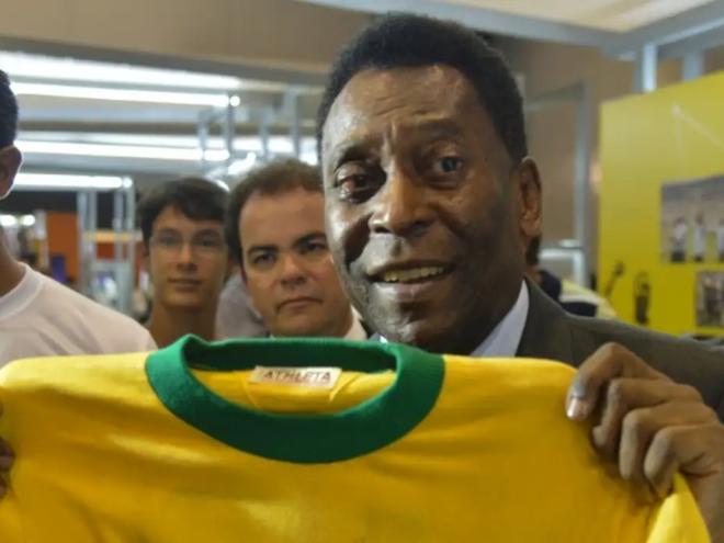 Nessa data, o maior camisa 10 da história marcou seu milésimo gol
