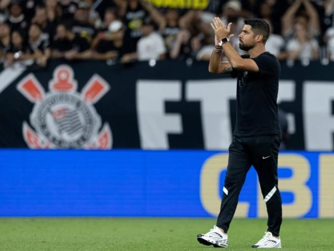Português não resistiu à péssima fase do time após derrota em clássico