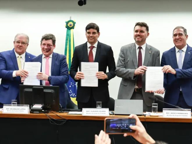 Relatório final foi apresentado hoje por grupo criado pela Câmara