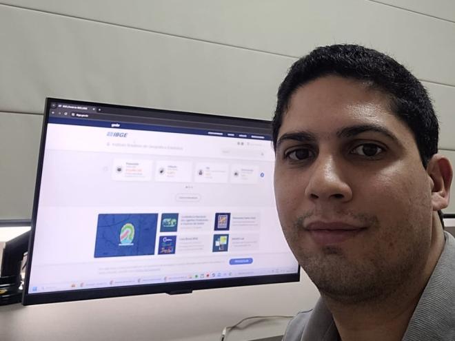 Douglas Menezes, gerente regional do IBGE, é servidor há 18 anos e destaca a importância da data e do órgão