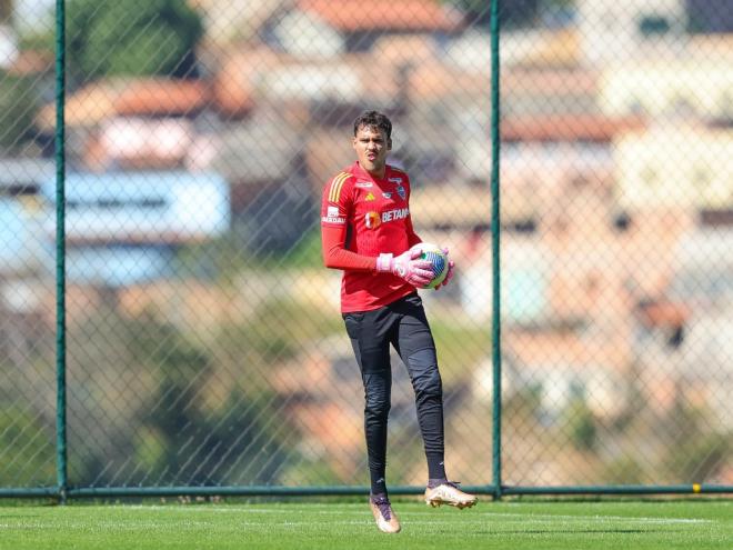 Matheus Mendes vai continuar tendo sequência na meta do Galo