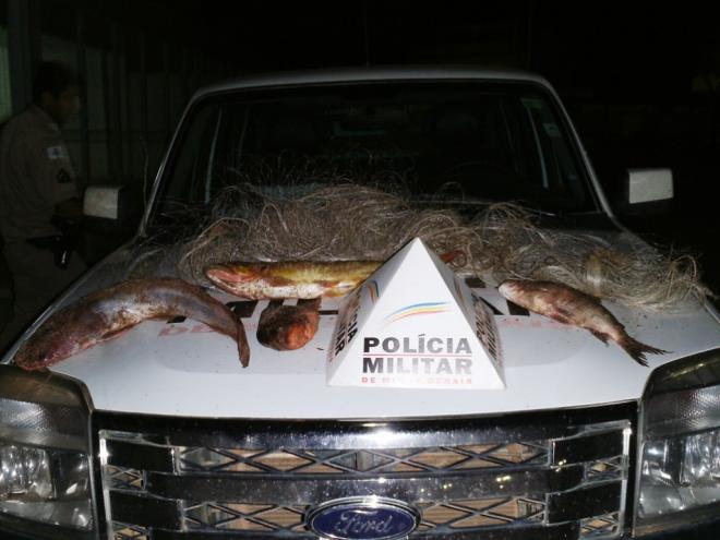 Os crimes ambientais referentes à pesca predatória estão previstos na Lei 9605/98, Art. 34