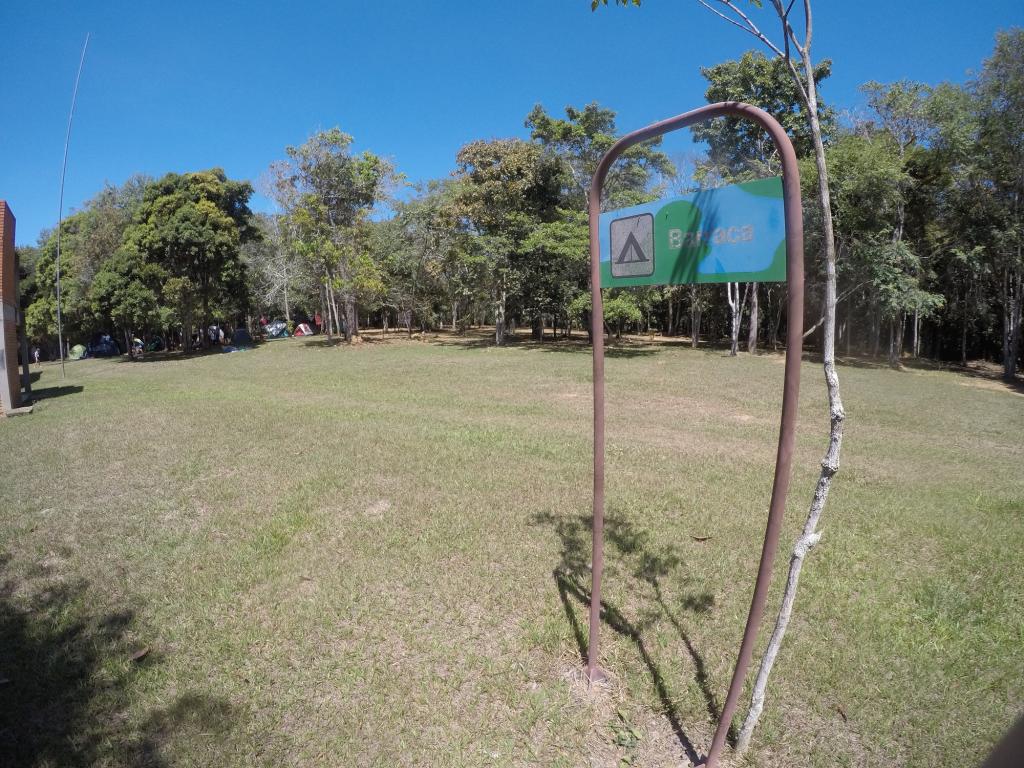Área para barracas no acampamento do Parque Estadual do Rio Doce, aberto o ano todo