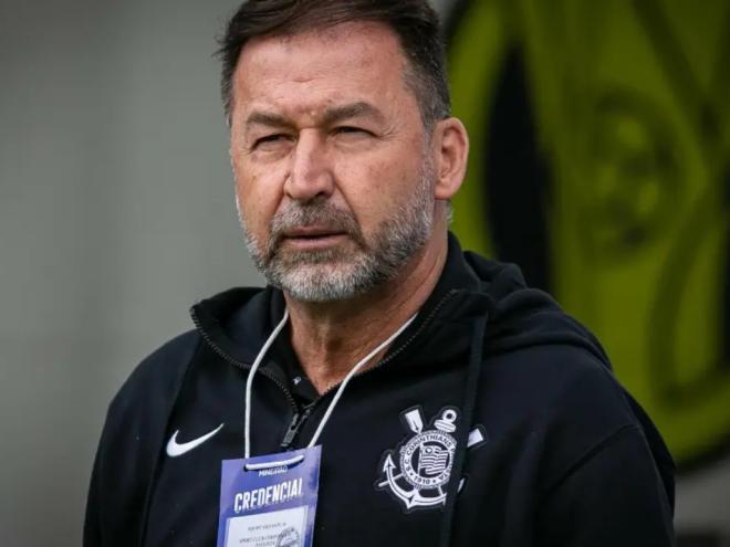 João Daniel Milhomes, de 40 anos, alega que Augusto Melo lhe deu um soco no rosto 