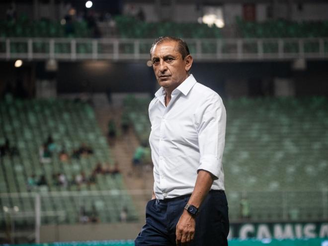 Argentino vai tentar livrar o Timão da queda, feito que conseguiu com o Vasco ano passado