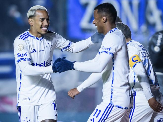 Arthur Gomes voltou a balanças as redes pelo time celeste
