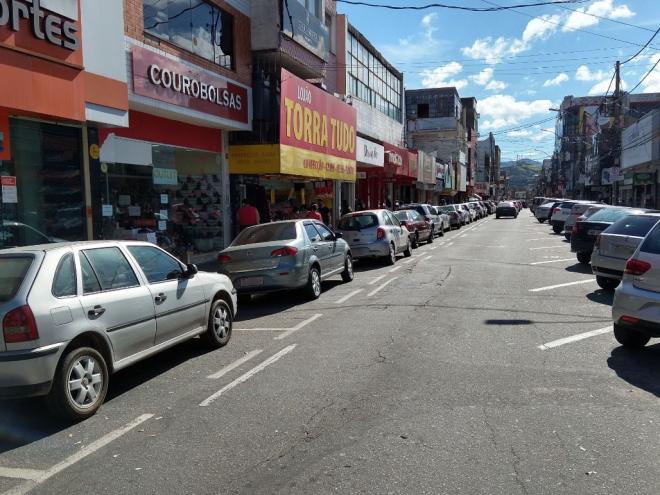 Comércio apresenta déficit nas contratações de carteira assinada ao longo do ano 