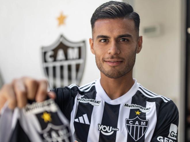 Volante de 24 anos assinou contrato até 2027 com o Galo