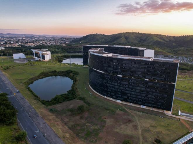 A dívida do estado com a União é de R$ 165 bilhões e o propósito da ação no STF é esperar a regulamentação do programa que prevê refinanciar as dívidas dos governos estaduais
