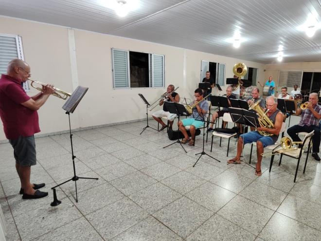 A Banda Santa Cecília atualiza o seu repertório nos ensaios
