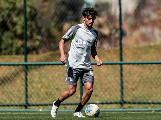 O meia Gustavo Scarpa é um dos titulares absolutos do Galo