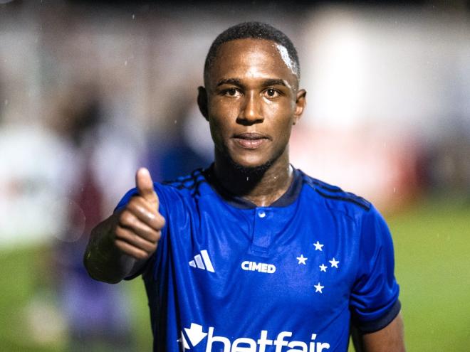 Jovem atacante ficará no novo clube até abril de 2025 