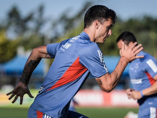 Longe do time desde abril, Dinenno pode ser a novidade nesta quarta-feira