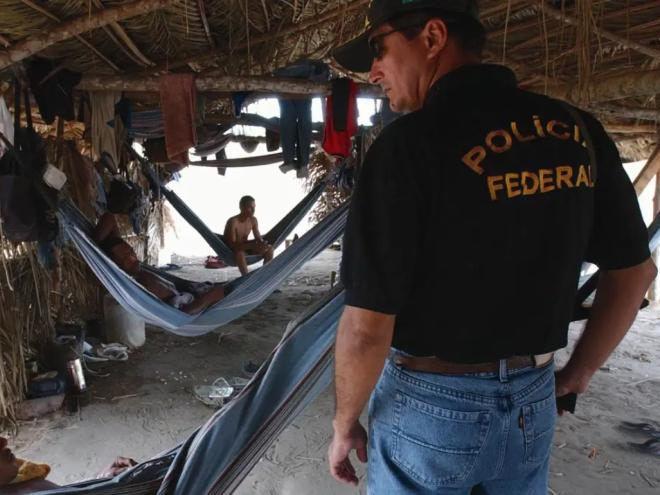 Agentes foram recebidos com disparos de armas de fogo
