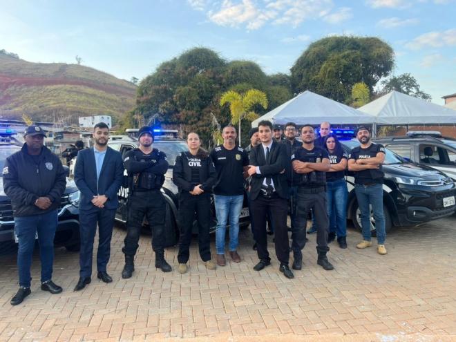 Equipes da PM, PC e Ministério Público iniciaram as atividades logo no começo da manhã 