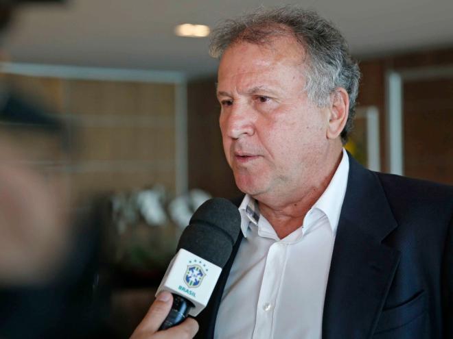 Zico teve uma bolsa roubada quando estava dentro de um táxi