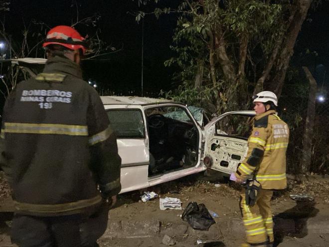 Equipes do Samu e do Corpo de Bombeiros foram acionadas para o socorro às vítimas e constataram a morte criança de 7 anos 