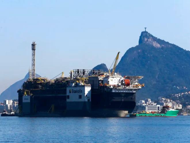 A Petrobras anunciou a chegada da plataforma de petróleo, P-67, ancorada na Baía de Guanabara, destinada ao Sistema de Produção do Campo de Lula, no pré-sal da Bacia de Santos. Foto: Tânia Rêgo/Agência Brasil