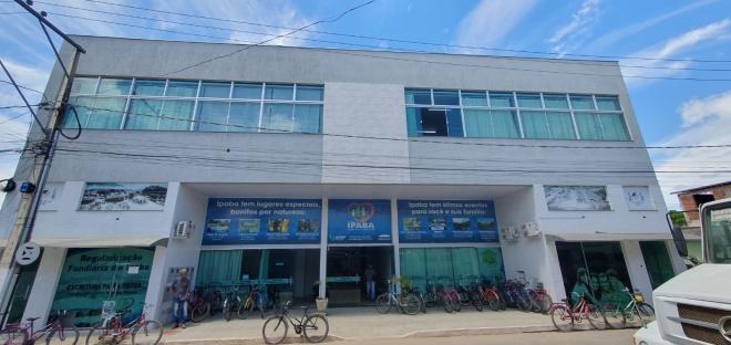 A multa responsabilizava tanto o ex-prefeito quanto o município, mas o prefeito não pagou e a multa foi quitada com dinheiro publico 