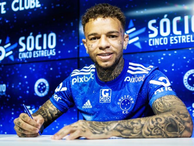 Após se recuperar de grave lesão, o atacante não teve mais espaço na equipe celeste