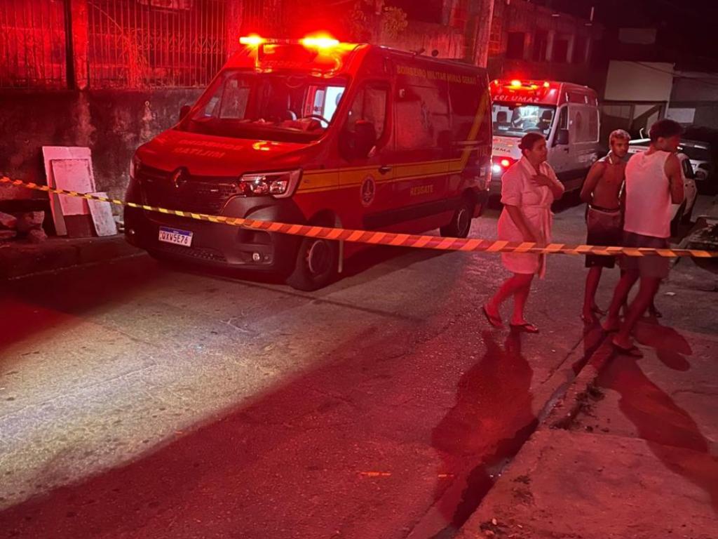 Residêcia pegou fogo na madrugada desta sexta-feira, no Bom Jardim em Ipatinga