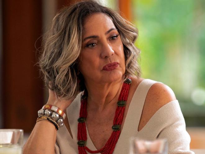Eliane Giardini vive mulher inteligente e sofisticada