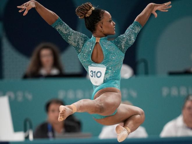 Rebeca brilha na execução para conquistar ouro inédito