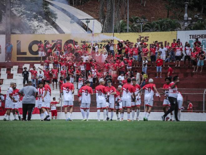 Jogadores, dirigentes, colaboradores e torcedores do Cachoeirinha comemoraram muito a conquista do Acesitano Sub-20