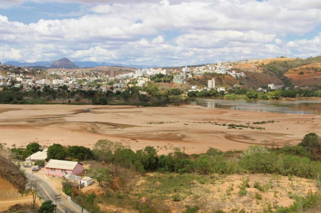 Rio Doce está seco. Régua aponta nível bem mais baixo dos que os 7 metros já registrados
