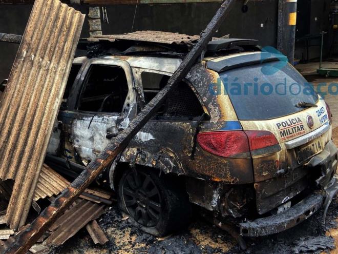 Viatura da PM em Ipaba foi encontrada incendiada em oficina onde estava estacionada para receber reparos
