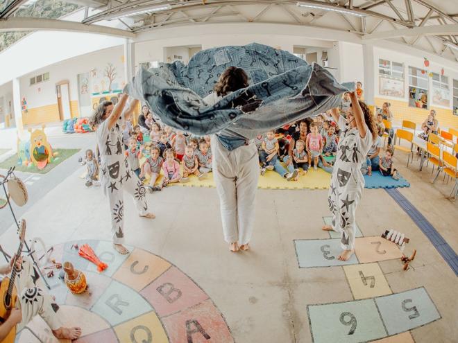 A apresentação do espetáculo ''Regalos'' está no programa